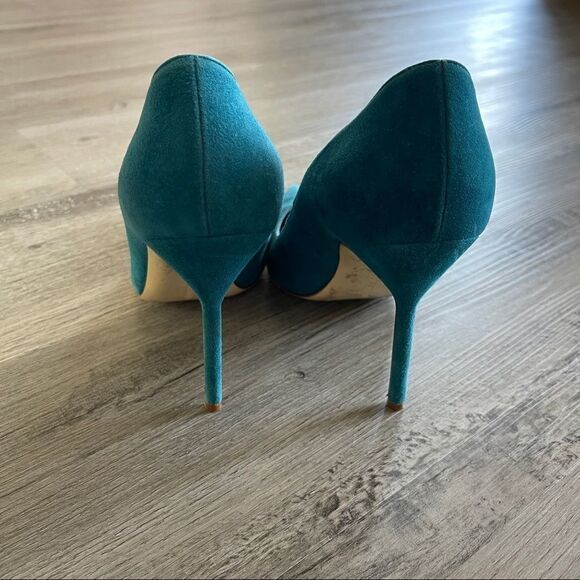 Manolo Blahnik BB Suede Pump - Picture 5 of 8
